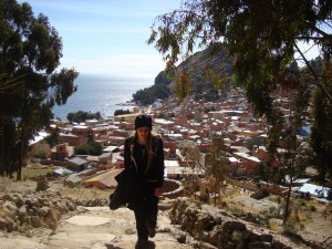 Grimper c'est dur, avec l'altitude c'est amplifié, donc dur dur -Copacabana en fond, durant l'ascension à Horca del Inca-